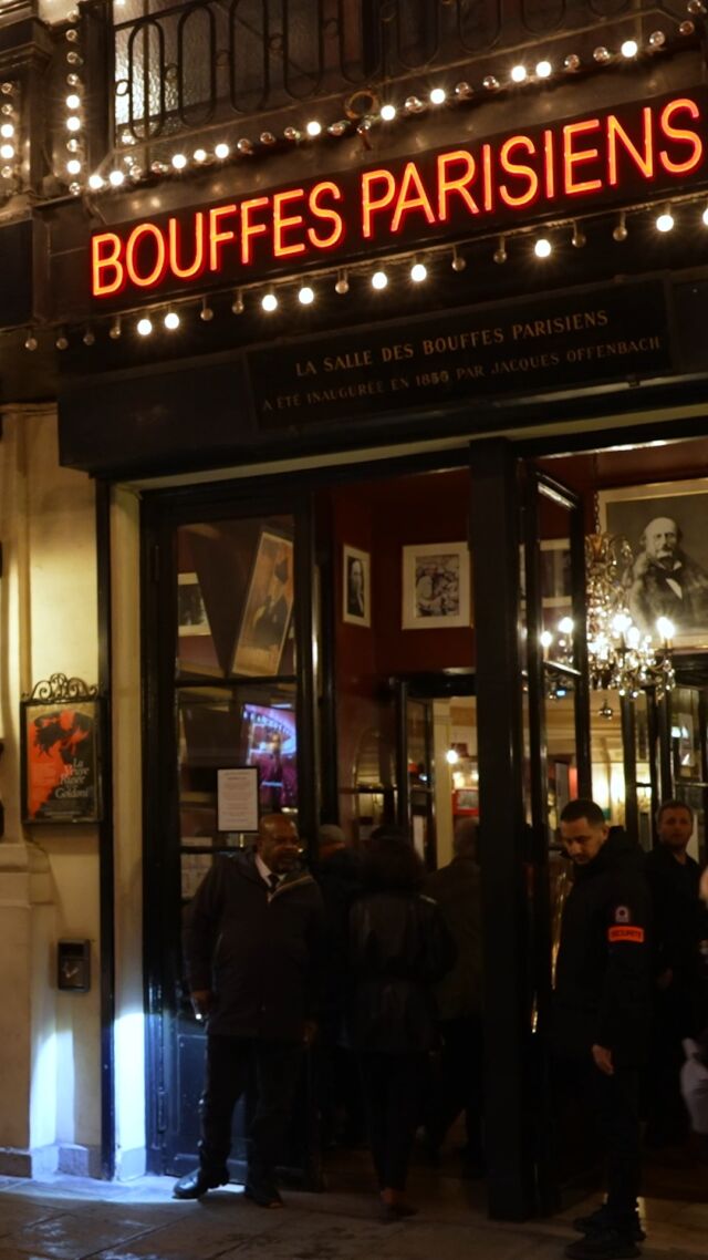 🎤 Découvrez l'avis des spectateurs sur la pièce La Veuve Rusée, actuellement aux Bouffes Parisiens ✨

Parmi le public interrogé à la sortie du spectacle, saurez-vous reconnaitre quelques visages familiers ? 🙃

Ces commentaires vous on donné envie de voir la pièce ? 
📅Vous avez jusqu'au 24 novembre pour le découvrir à votre tour !

🔗Rendez-vous sur notre site bouffesparisiens.com pour réserver vos places.