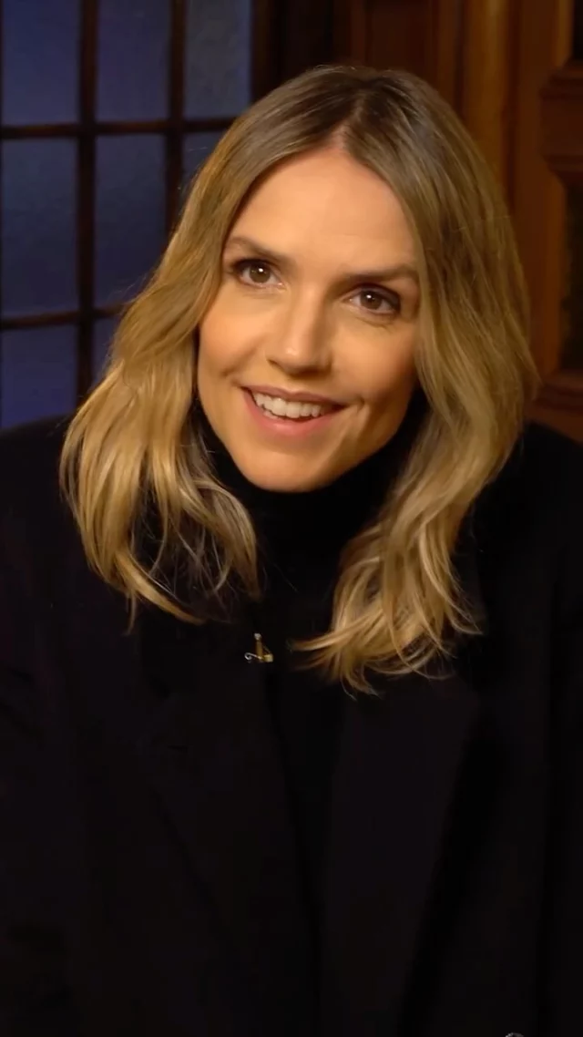 🎭 Découvrez l’interview exclusive de @laurencearne , comédienne dans la pièce Mur Mure !

Elle revient sur son rôle, l’aventure théâtrale et les coulisses de cette comédie romantique pas comme les autres 💬✨

📹 @lachaineteva 

📍 Actuellement au Théâtre de la Michodière – ne manquez pas ce duo irrésistible sur scène !

Avec
#cloviscornillac 
@laurencearne 
@liloufogli 
@arnaud_maillard_ 
@boris.terral 

Mise en scène de @jeremielippmann 

@richardcaillat_prod @fimalac_entertainment 
@stephaniebataille7