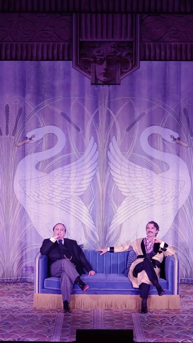 Découvrez un nouvel extrait de la pièce "La Jalousie" ! 

Albert Blondel, interprété par @michelfauofficiel , dévoré par la jalousie et persuadé de l’infidélité de sa femme, incarnée par @gwendol  échange avec Marcelin Lézignan, joué par @alexismoncorge  écrivain dandy et séducteur assumé.

La Jalousie, une comédie féroce, ponctuée de soupçons, d'ironie et de faux-semblant.

à découvrir actuellement au Théâtre de la Michodière.
Prenez vos billets sur michodiere.com