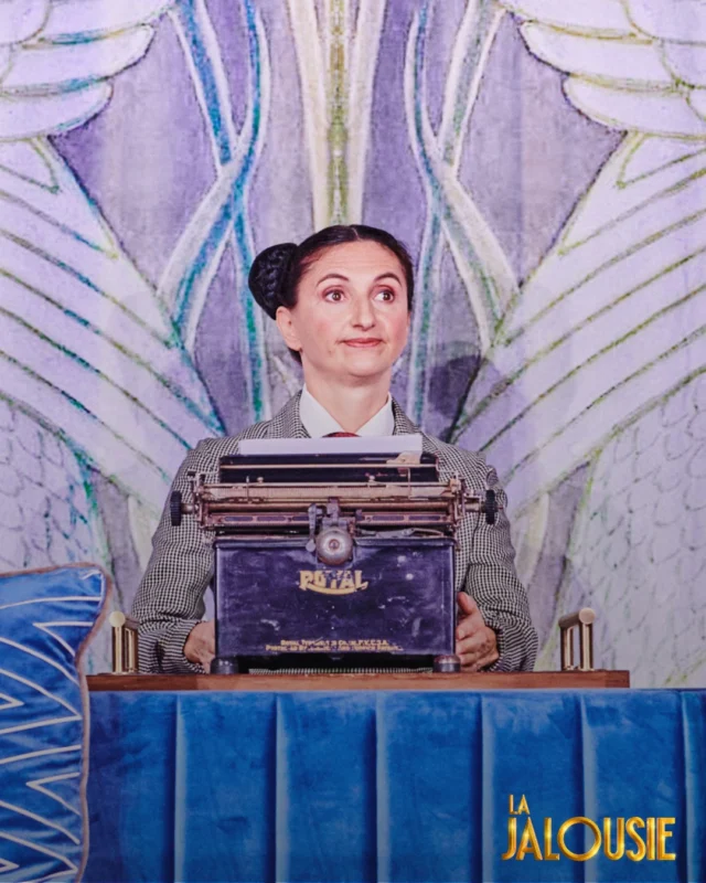 Reprise de La Jalousie, dès demain et jusqu'au 7 mars prochain !

Une pièce drôle et percutante avec des personnages haut en couleurs, telle que Henriette Vétivert, dactylographe ingénue au service de l'écrivain Lézignan, incarnée par Fabienne Galula.

Prenez vos places sur michodiere.com