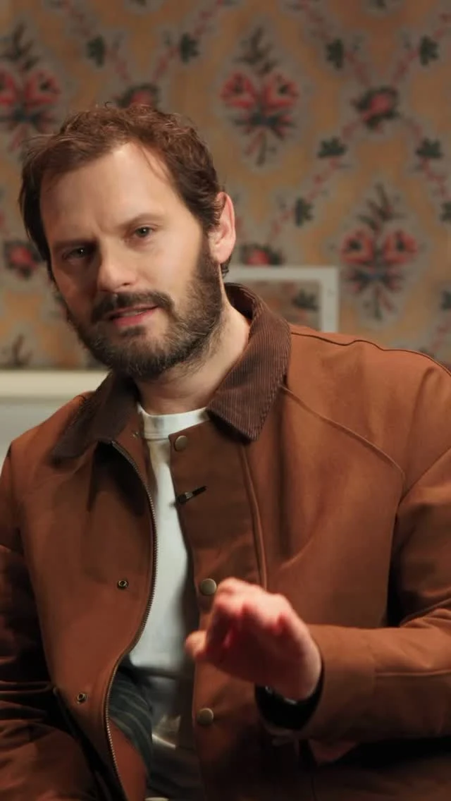 L’équipe de Mur Mure vous raconte 💬

Découvrez l’ensemble du cast vous parler de l’histoire de cette comédie romantique à la fois drôle, rythmée et touchante 🤗
Avec @hugobeckerofficiel @judith.elzein @liloufogli @arnaud_maillard_ et @alexandrebrik 

Mise en scène @jeremielippmann 

Des rires, du piano, des perceuses mais aussi des rencontres et bien sûr de l’amour 💙

Réservez vite vos billets sur michodiere.com