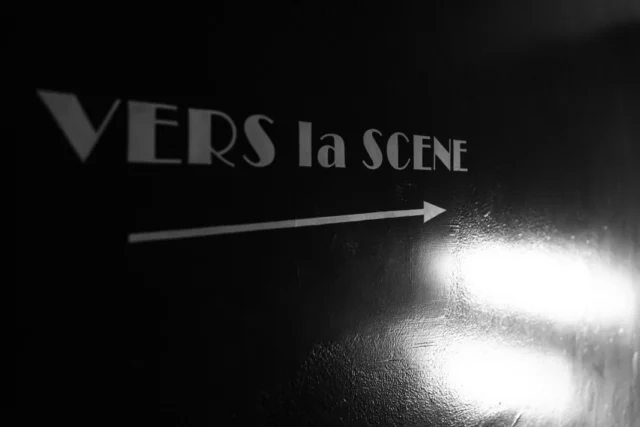 Avant scène ✨

Découvrez les coulisses à quelques instants de monter sur scène !

Mur Mure, la comédie romantique à ne pas louper 💖

Avec @judith.elzein @liloufogli @hugobeckerofficiel @alexandrebrik et @arnaud_maillard_