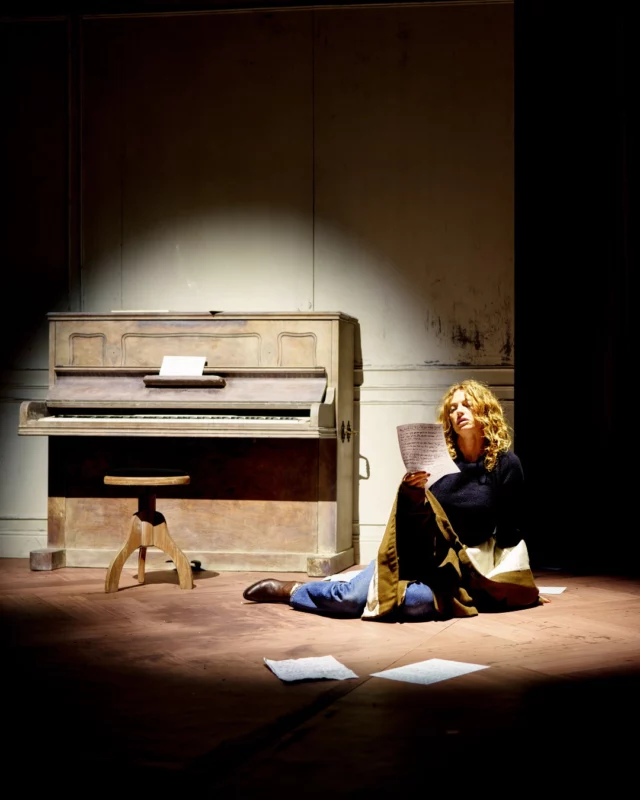 Dernières représentations de "Personne d'autre" 💌

Découvrez de nouvelles photos exclusives des répétitions, il y a déjà plus de deux mois...

Pour voir @aureliesaada sur la scène du Studio Marigny une dernière fois, rendez-vous sur theatremarigny.fr 

photographies @bertexertier