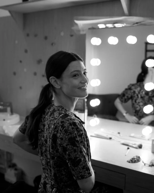 Déjà plus d'un mois sur scène pour les 6 comédiens de La Corde ✨

Découvrez quelques images coulisses de cette formidable troupe !
Merci au public présent chaque soir 🙏

Instants capturés par @bertexertier