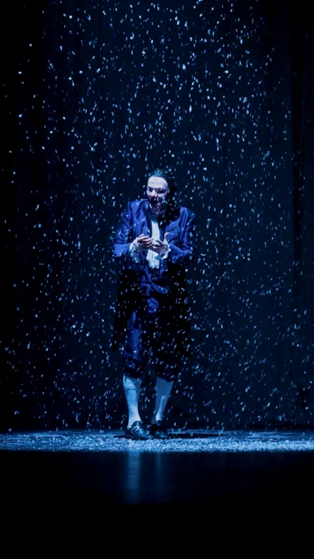 🎬 Amadeus ne se raconte pas. Il se vit.

📍 Actuellement au Théâtre Marigny, du mercredi au jeudi à 20h, vendredi à 21h, samedi à 16h30 et 21h, dimanche à 15h.
🎟️ Billetterie ouverte – réservez vos places dès maintenant.
🎥 : Mojo Studio

Mise en scène @oliviersoliveres 
Avec Jérôme Kircher, @thomassoliveres  @lisonpennec , @thomasfitterer_thomasfitterer , @flore.philis  @alziarymarjolaine  @jade.rbnt  @lasiecinska  @laurentdolce1  Philippe Escudié @romainpascal1  @lorenzoarcaro  @simonetloic