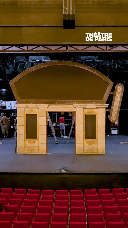 🎭 Montage express d’un décor pas comme les autres…

Les producteurs sont de retour !
Un producteur ruiné, une comédie musicale vouée à l’échec… et un succès inattendu 💥

📅 À partir du 1er octobre !

🎟️ Réservez vite vos places via le lien en bio !

#lesproducteurs #alexismichalik #florentpeyre #théâtreparis