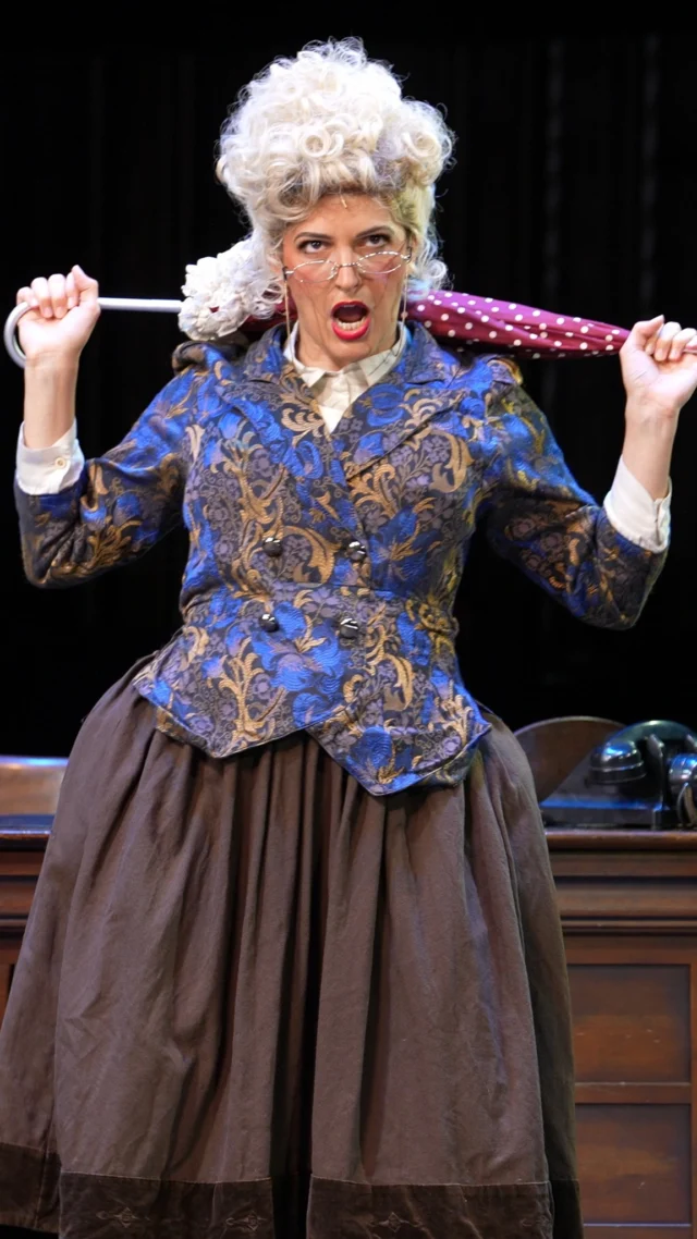 Quand Prends-moi Touches-moi a plus d’énergie qu’un chœur entier de Broadway… et une idée très, très personnelle de la séduction 😏 

@lesproducteurs.paris, en ce moment au @theatredeparis 

#comédieparis #quefaireàparis #lesproducteurs #theproducers