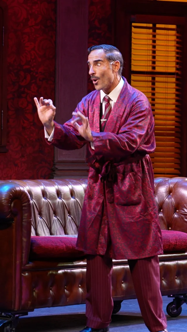 Survivre aux fêtes et aux repas de famille interminables ? Vous pouvez le faire ! 
Joyeuses fêtes ! 

👉 @lesproducteurs.paris, le miracle le plus improbable depuis la séparation des eaux, en ce moment au @theatredeparis

#lesproducteurs #quefaireàParis #theatreparis