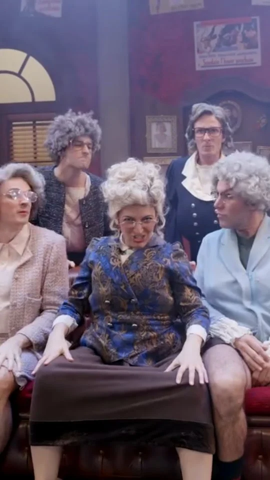 mood pour cette nouvelle année ✨😂

Votre résolution pour 2026 ? Venir voir @lesproducteurs.paris, la comédie la plus déjantée de Paris ! 

🎬 @veronique.hatat 

#lesproducteurs #sortiràParis