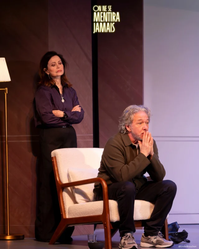 Serge et Marianne sont heureux.

Mariés depuis plusieurs années, ils ont gardé complicité et tendresse. Pourtant un accrochage automobile sans gravité va modifier le cours de leur existence. Ce petit grain de sable va enrayer l’harmonie du couple et installer le doute.

La suspicion est un poison lent et subtil aux effets dévastateurs…

Actuellement en salle Réjane du Théâtre de Paris.