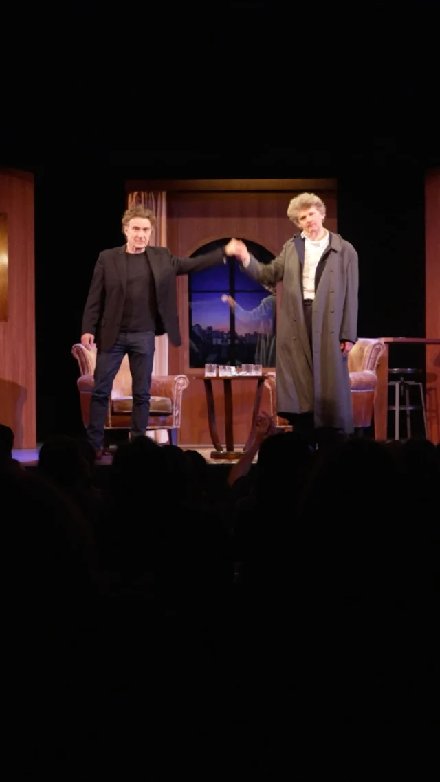 "drôle et profond" "un beau duo" 💬
Découvrez les avis des spectateurs à la sortie de "Une heure à t'attendre" ✨

Une pièce de @sylvain.meyniac avec Thierry Frémont et @nicolas_vaude 
Mise en scène @delphinedemalherbeofficiel 

👉 Il ne reste qu'un vingtaine de représentations, prenez votre place avant qu'il soit trop tard !

#theatreparis #sortiràparis #couple #amour